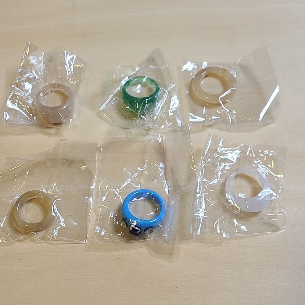 6 Assorted Resin Ring Set